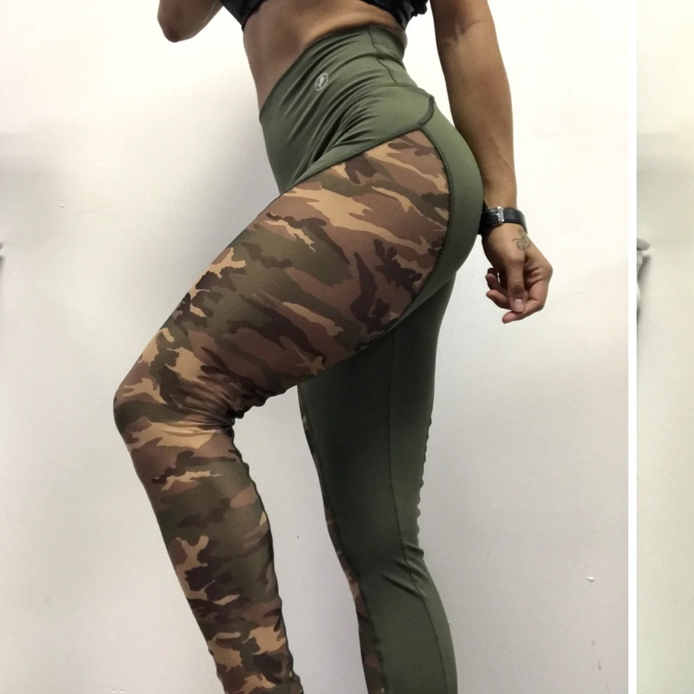 ABs2b green camo mesh side cut out scrunch butt leggings size xs